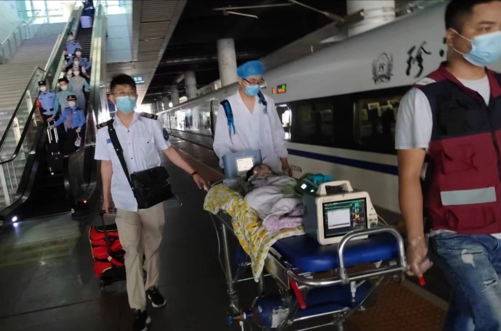 丘北县高铁转运公司